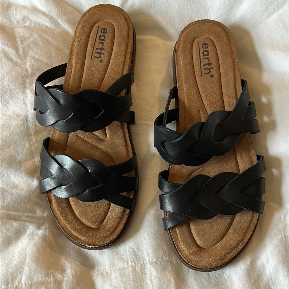 Earth Women's Black Sandals - Picture 2 of 5